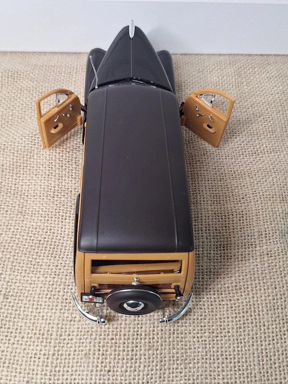 1948 Chevrolet Fleetmaster Woody. Welly, 1/24 Scale. Diecast Car